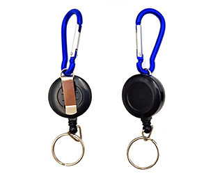 Svart jojo med  blå karabinkrok, belteklips  og nøkkelring