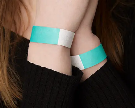 Havblå papirarmbånd