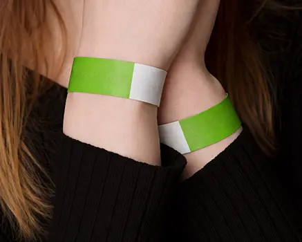 Neongrønne papirarmbånd