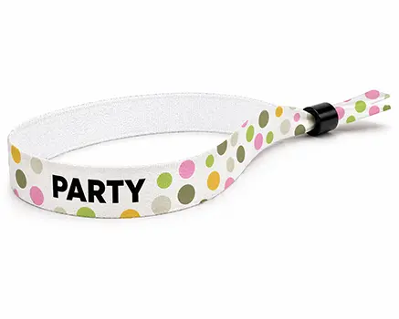 Prikkete festivalarmbånd i mange farger