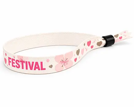 Festivalarmbånd med rosa hjerter og blomster