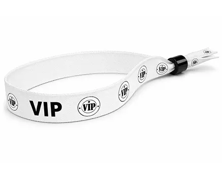 VIP festivalarmbånd med svart tekst
